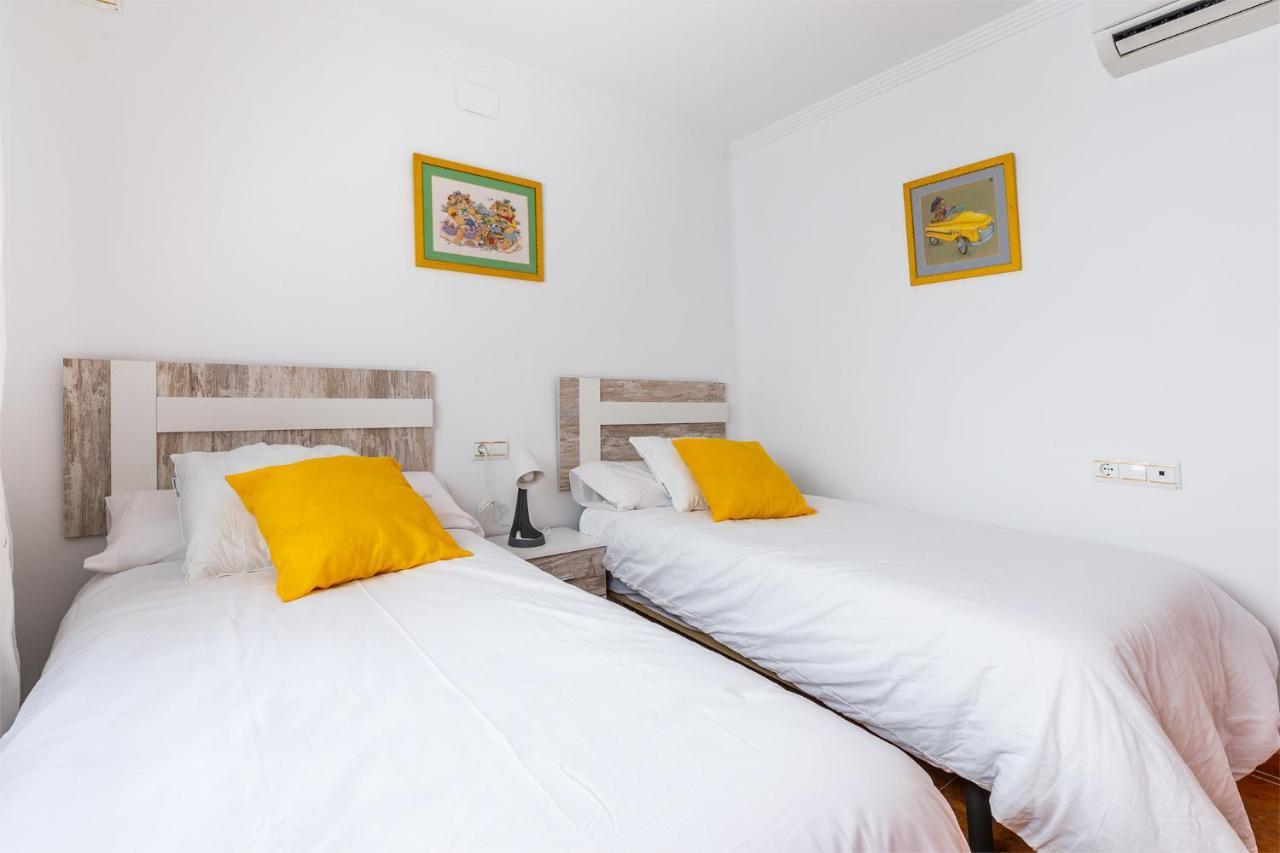 A&N Azucena Apartment Torre Del Mar Luaran gambar